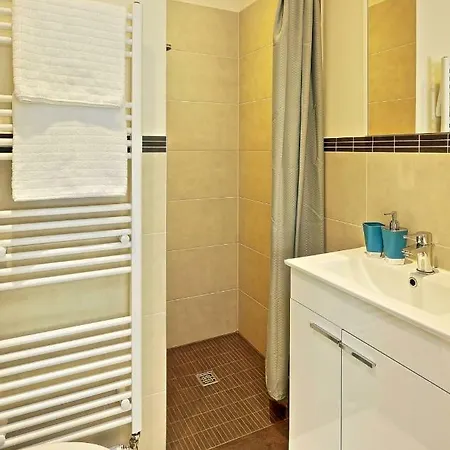 Design Naehe Duesseldorf كريفيلد