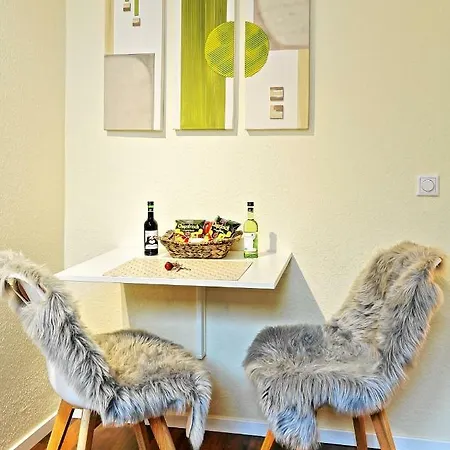 Design Naehe Duesseldorf * كريفيلد