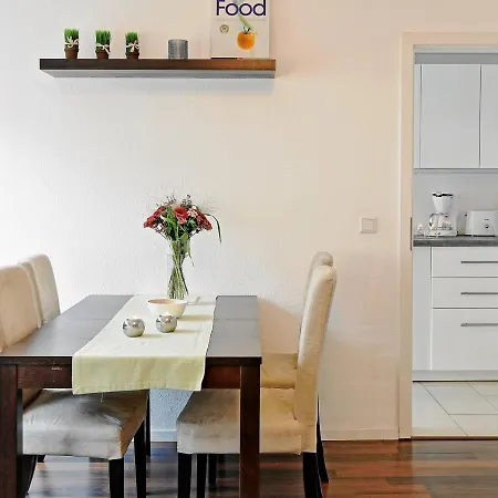 Design Naehe Duesseldorf * קרפלד
