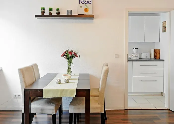 Design Naehe Duesseldorf * קרפלד